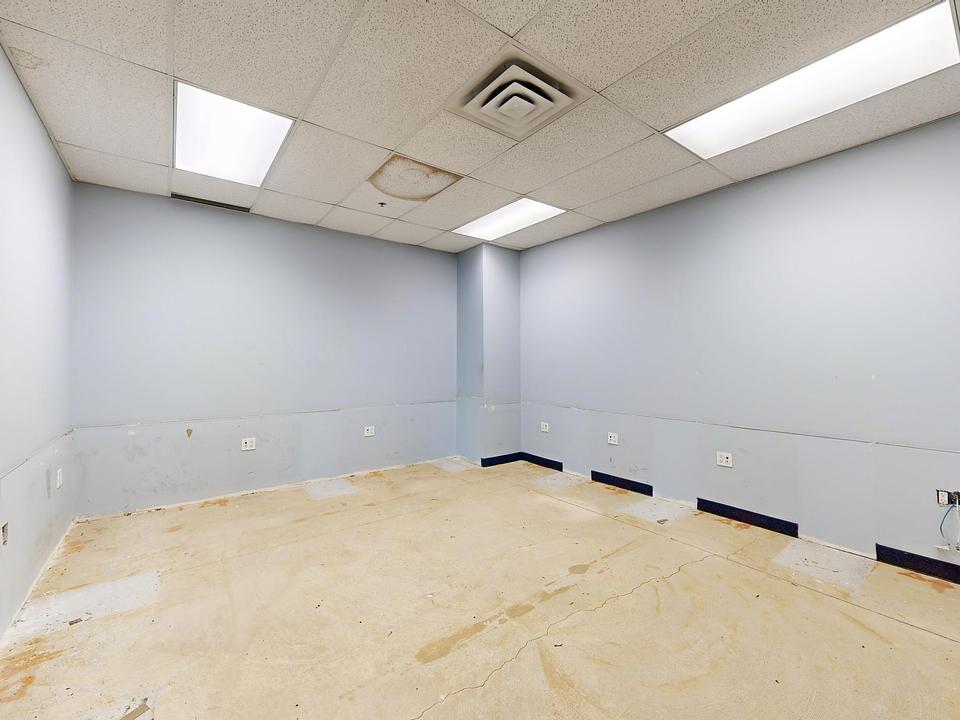 B - 1060 B Lorimar Drive, Mississauga, ON