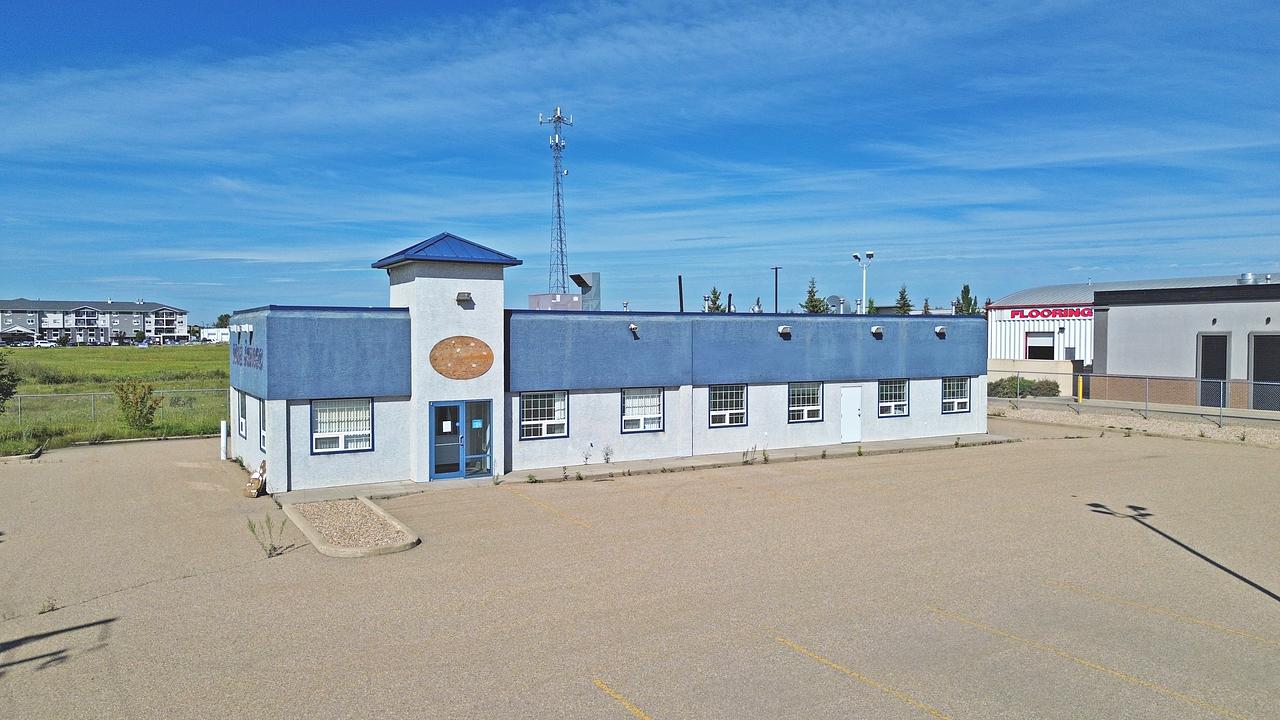 1 - 136 Leva Avenue, Red Deer County, AB