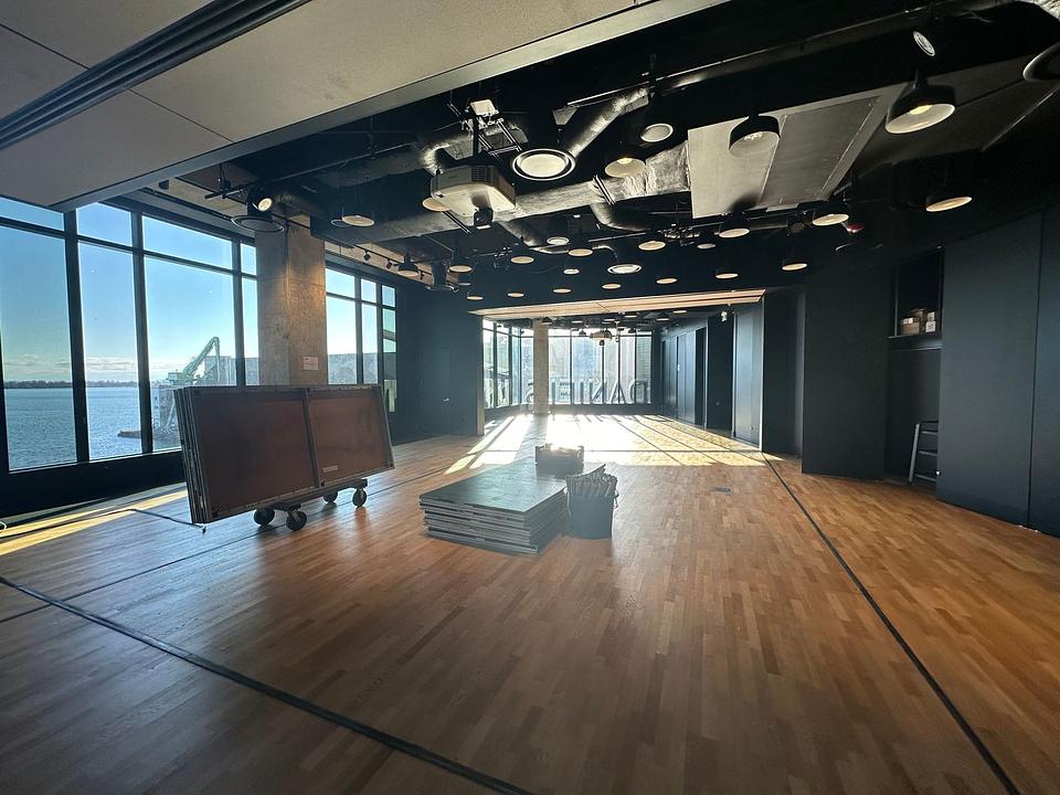 130 Queens Quay East, Toronto, ON