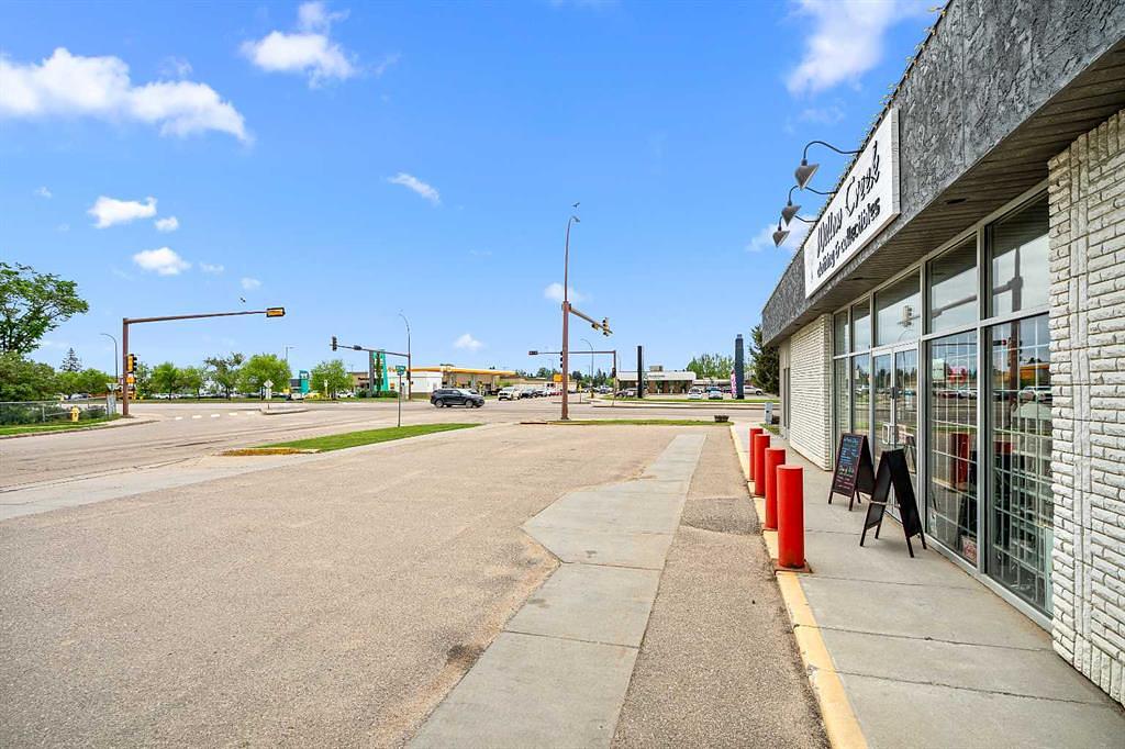 5402 44 Street, Lloydminster, AB