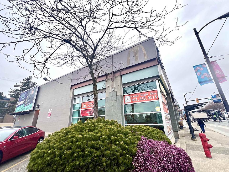 8631 Granville Street, Vancouver, BC