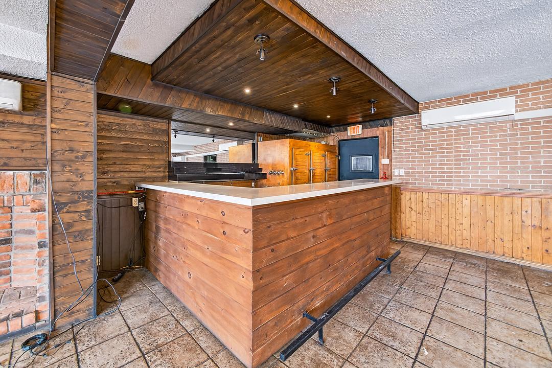 277 Queen Street South, Mississauga, ON
