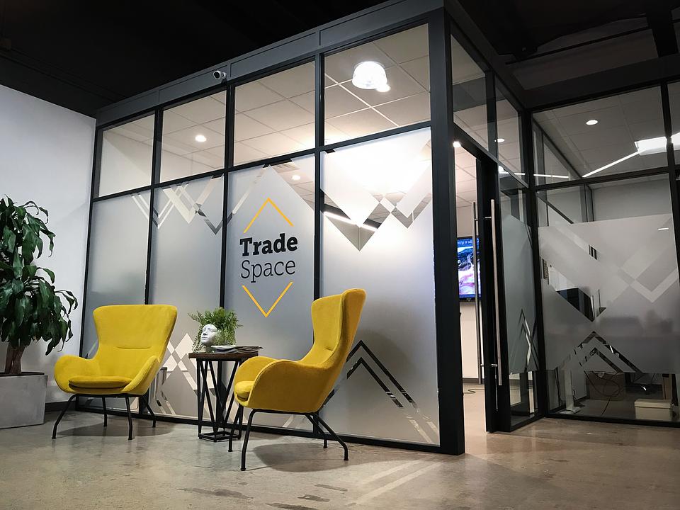 600 sqft Warehouse + Access to Coworking Space - 4030 8 St SE, Calgary, AB