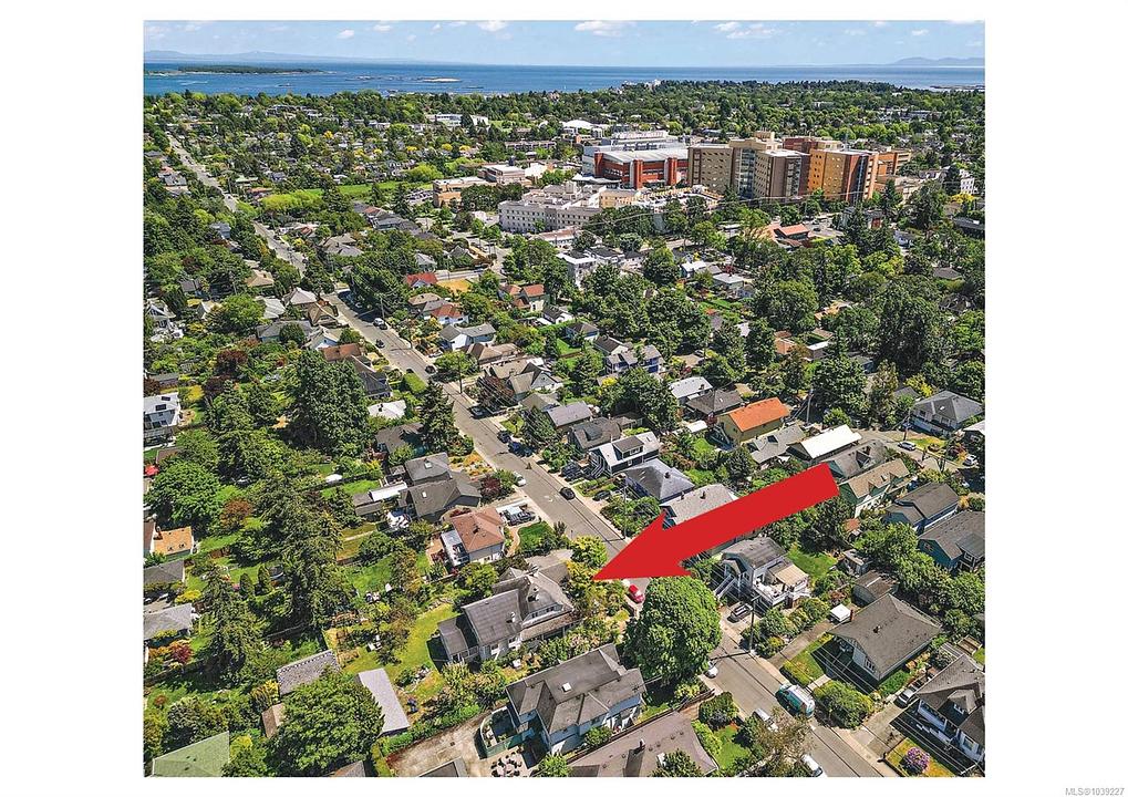 1736 Haultain Street, Victoria, BC
