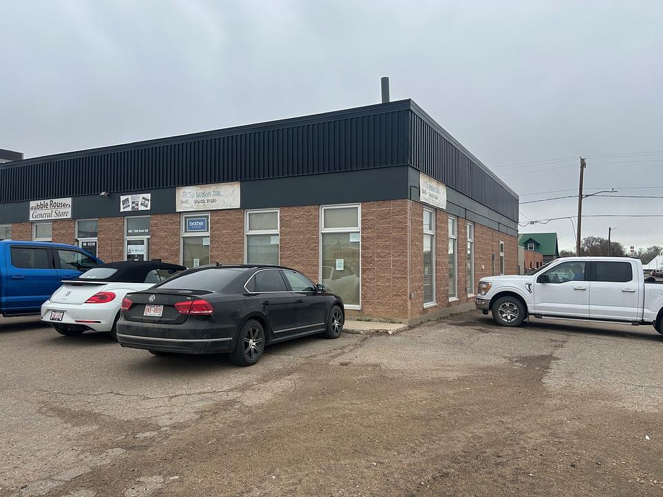 902 16 Street Southwest, Medicine Hat, AB