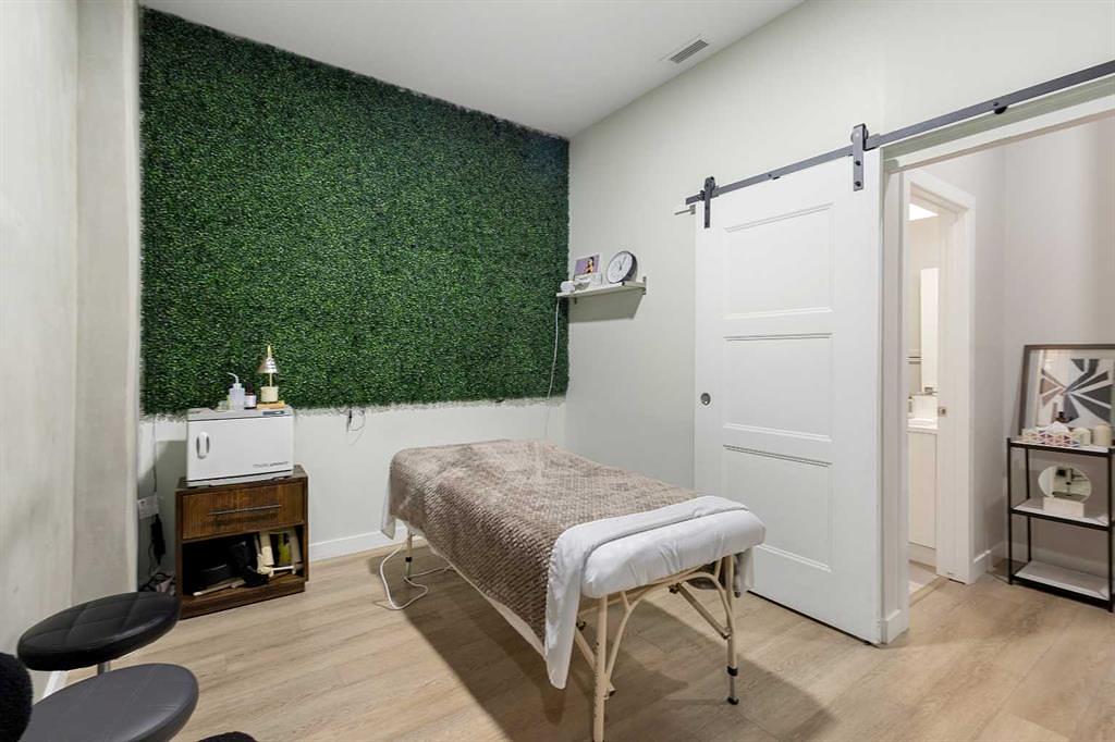 4539 Bowness Road Northwest, Calgary, AB