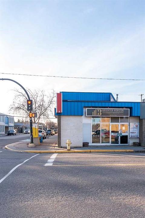 101 - 4802 50 Avenue, Lloydminster, SK