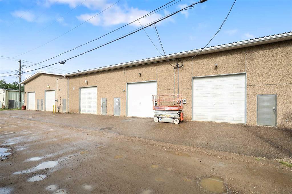 2 - 5702 50 Avenue, Lloydminster, AB