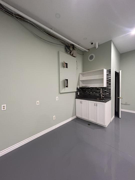 2285 St Laurent Blvd, Ottawa, ON