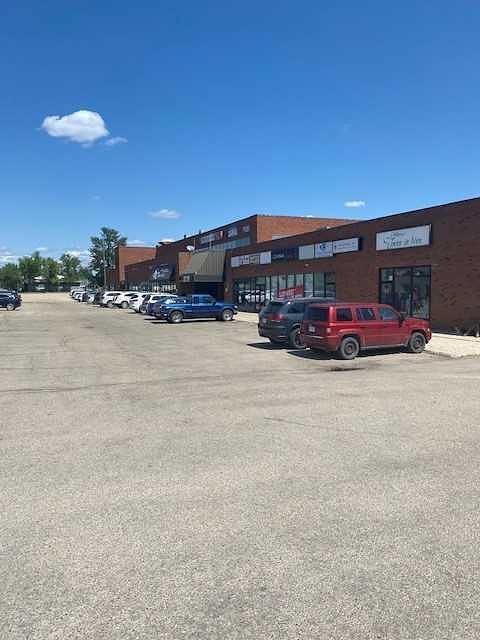 211 - 5115 49 Street, Whitecourt, AB