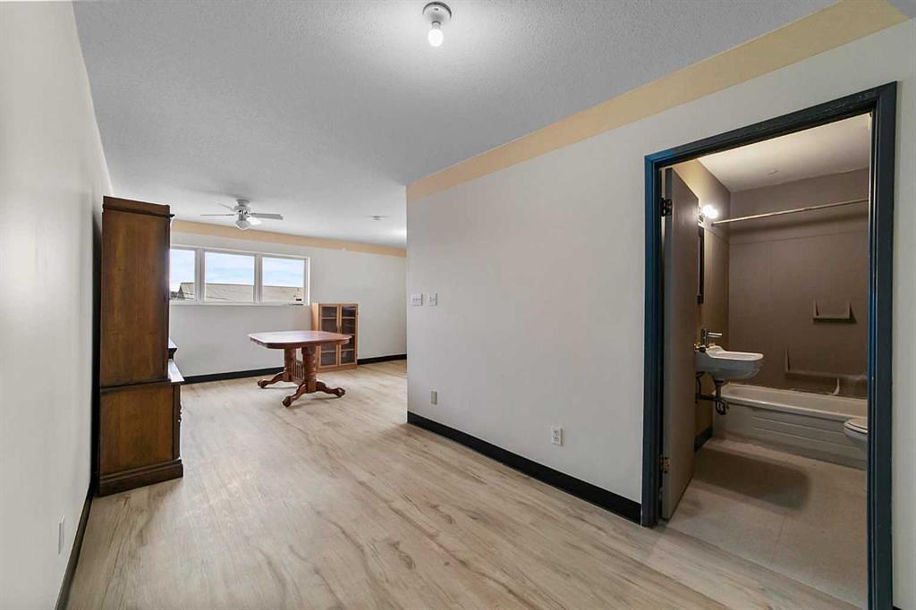 Bay C - 4707 51 Avenue, Camrose, AB