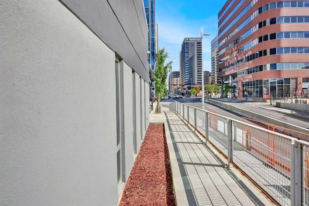 902 9 Avenue Southwest, Calgary, AB