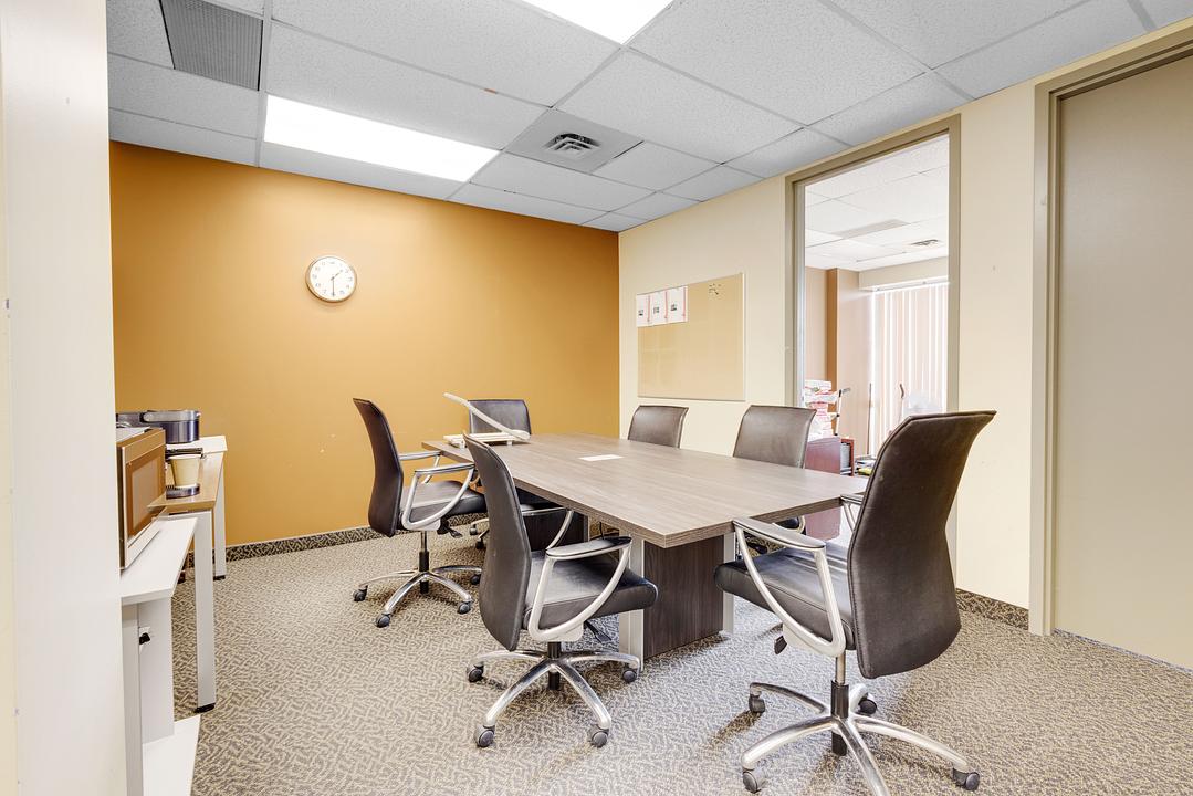 101 - 700 Dorval Dr, Oakville, ON