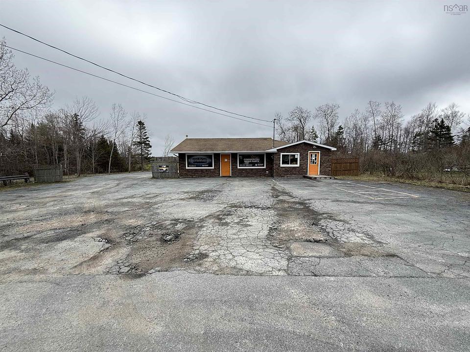 1323 Highway 2, Lantz, NS