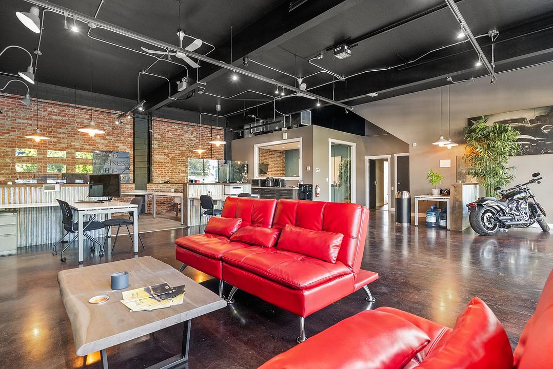 2570 King George Boulevard, Surrey, BC