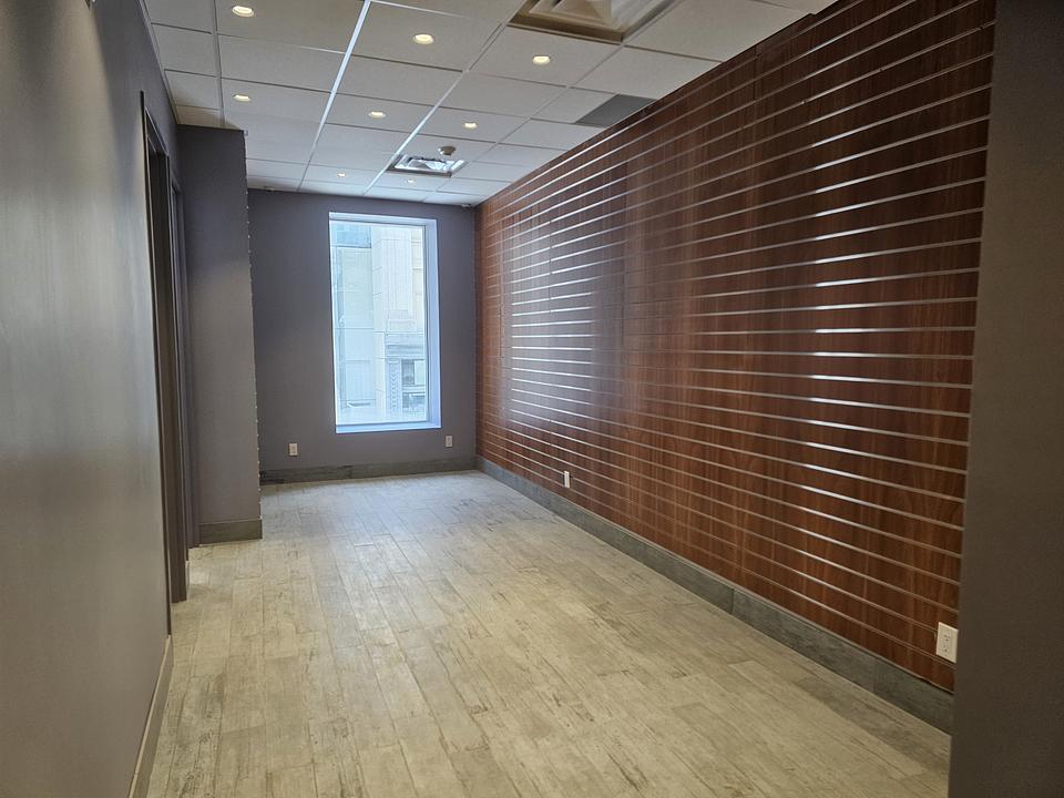 200 - 119 Yonge Street, Toronto, ON