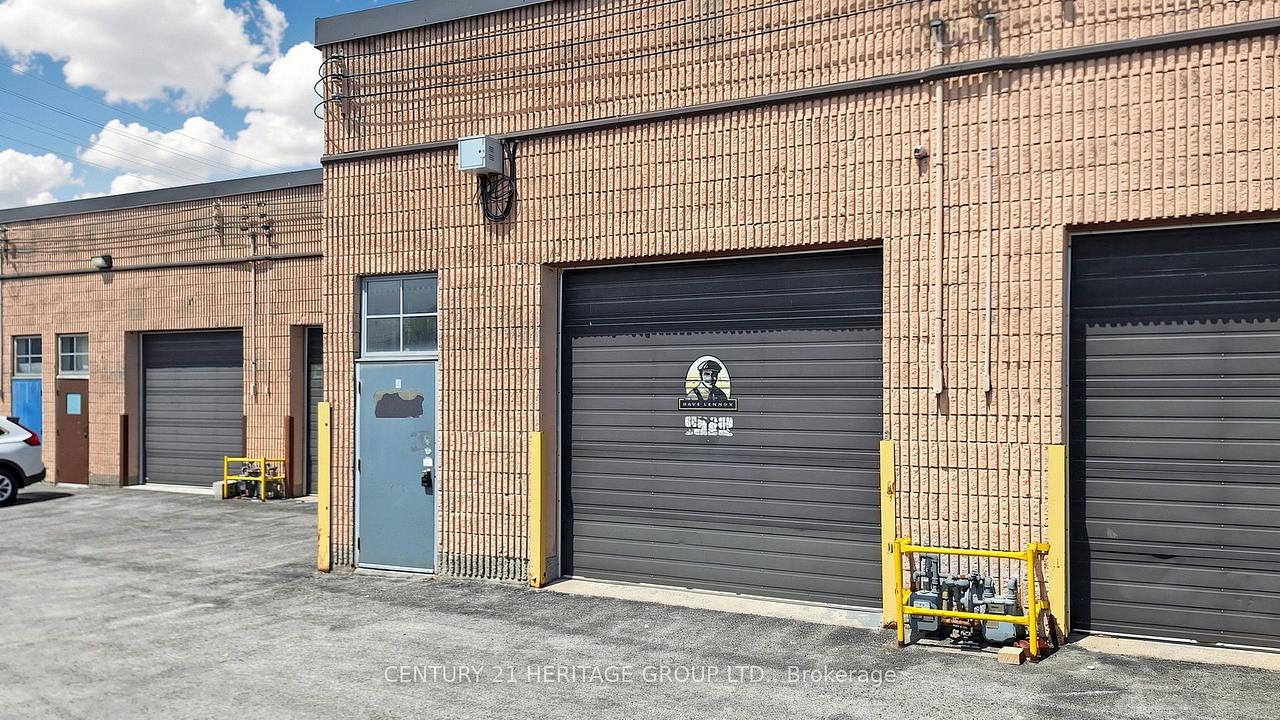 4 - 90 Esna Park Drive, Markham, ON
