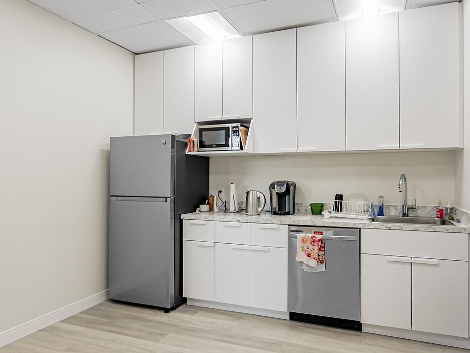 1400 - 65 Queen St W, Toronto, ON