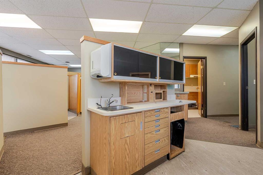 200 - 40 Elizabeth Street, Okotoks, AB