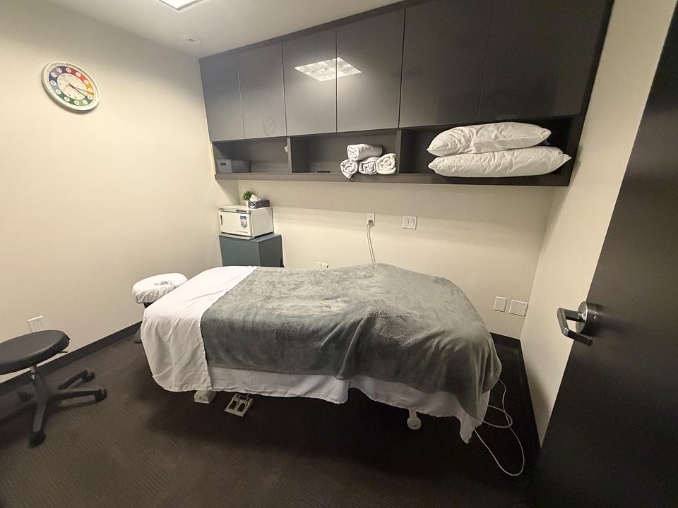 9267B - 9267 34 Avenue Northwest, Edmonton, AB
