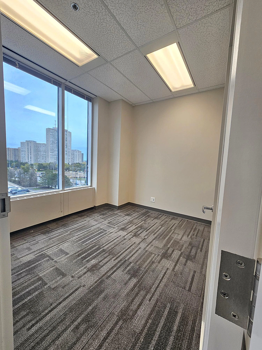 401 - 77 City Centre Drive, Mississauga, ON