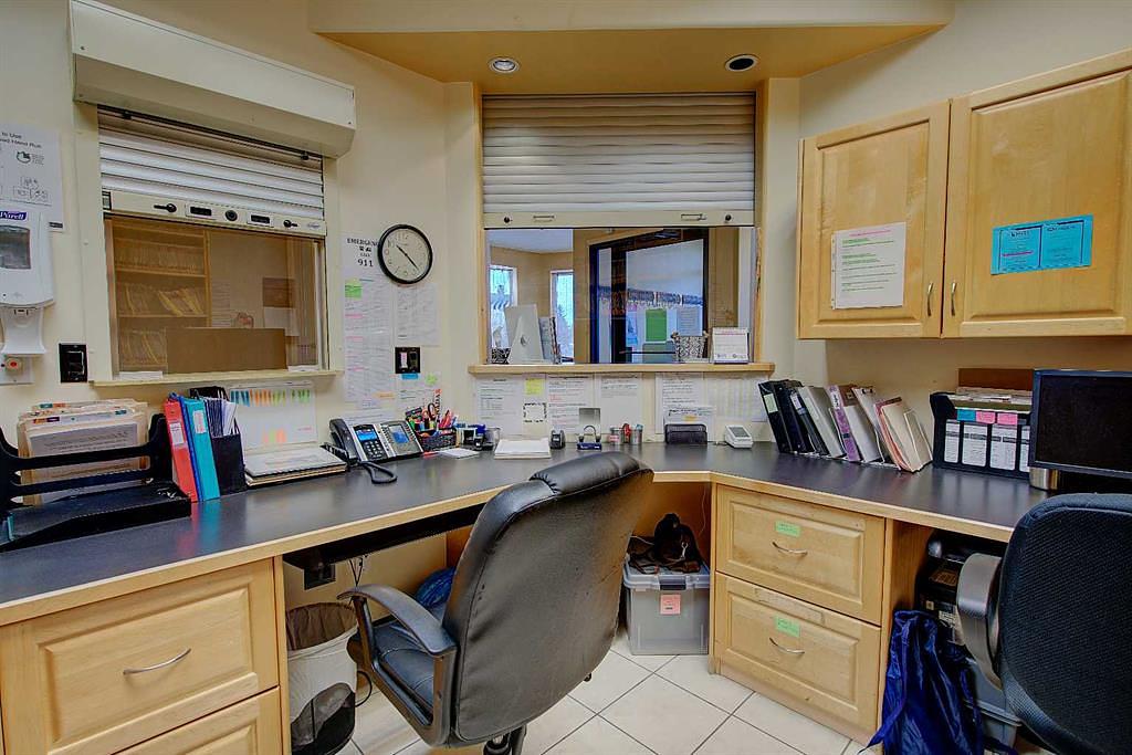 1 - 5021 Parkwood Road, Blackfalds, AB