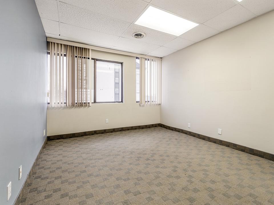 200 - 120 8 Street South, Lethbridge, AB