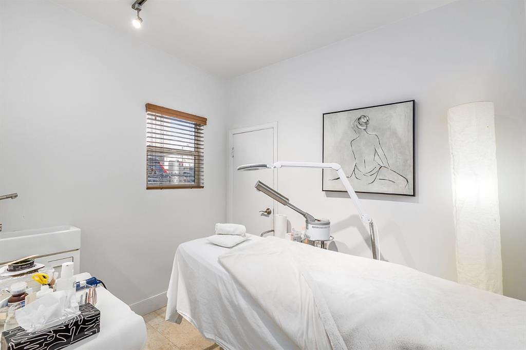 2032 34 Avenue Southwest, Calgary, AB