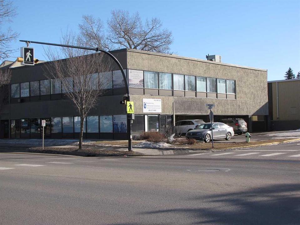 B - 4924 48 Avenue, Innisfail, AB