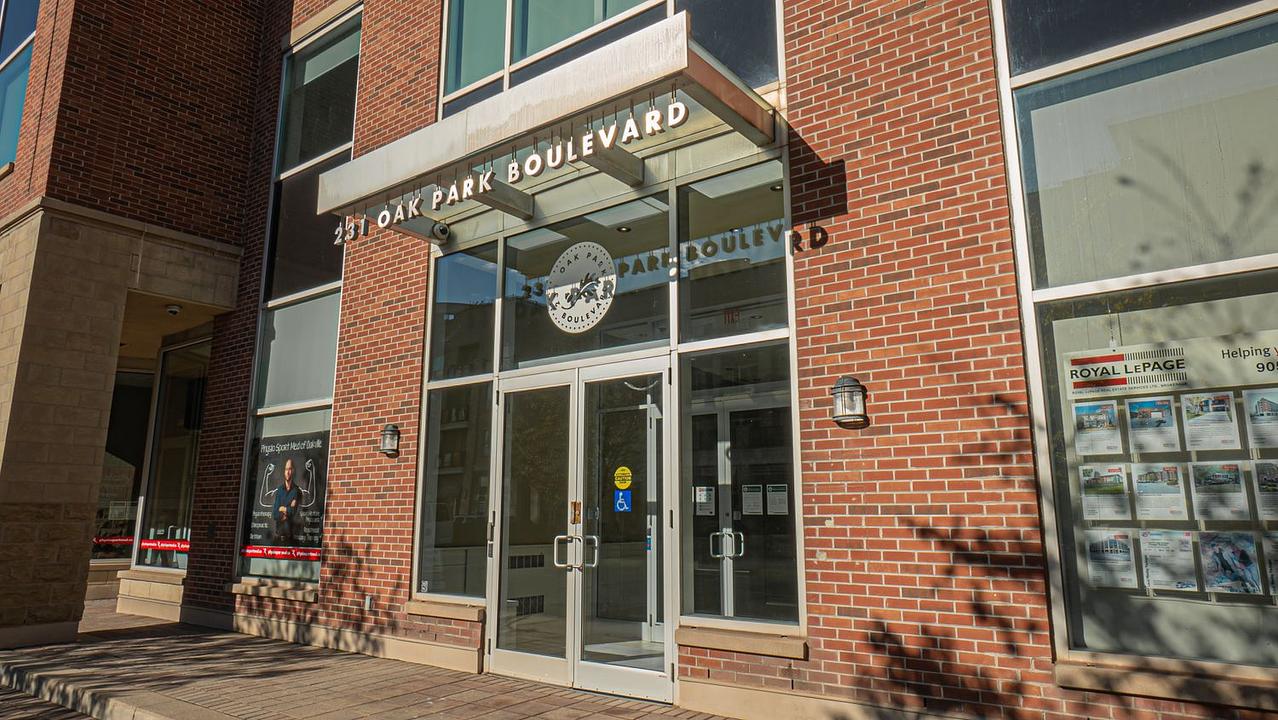 300 - 231 Oak Park Boulevard, Oakville, ON