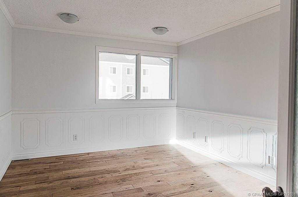 9731 100 Avenue, Grande Prairie, AB