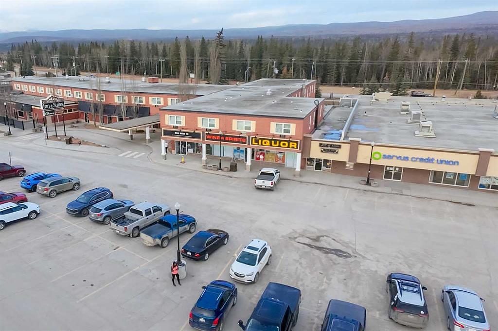 112 Athabasca Avenue, Hinton, AB