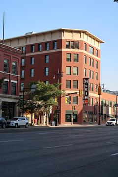 211 Bannatyne Ave, Winnipeg, MB