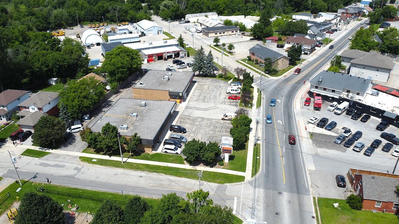 1A & B - 569 Lancaster St W, Kitchener, ON