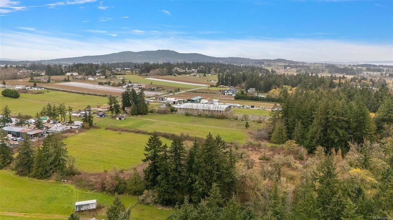 6753 Central Saanich Road, Victoria, BC