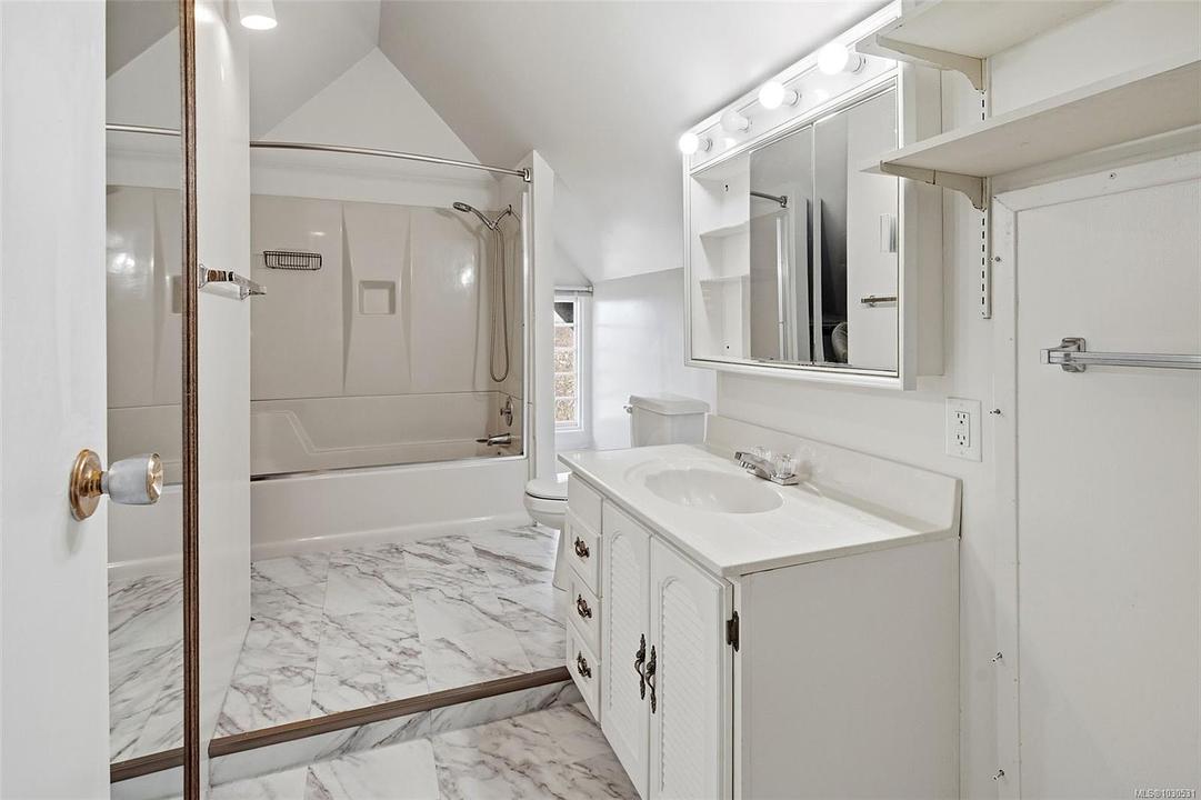 1043 Belmont Avenue, Victoria, BC