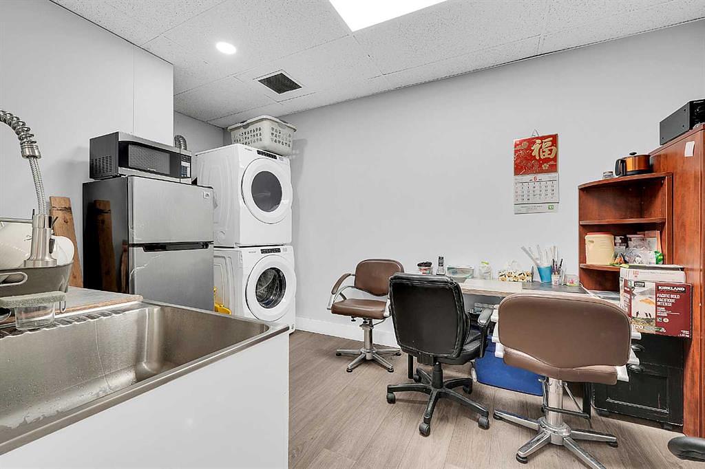 222 16 Avenue Northeast, Calgary, AB