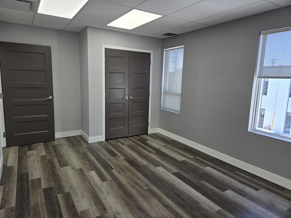 Mini Offices - 17 Grenfell Crescent, Ottawa, ON
