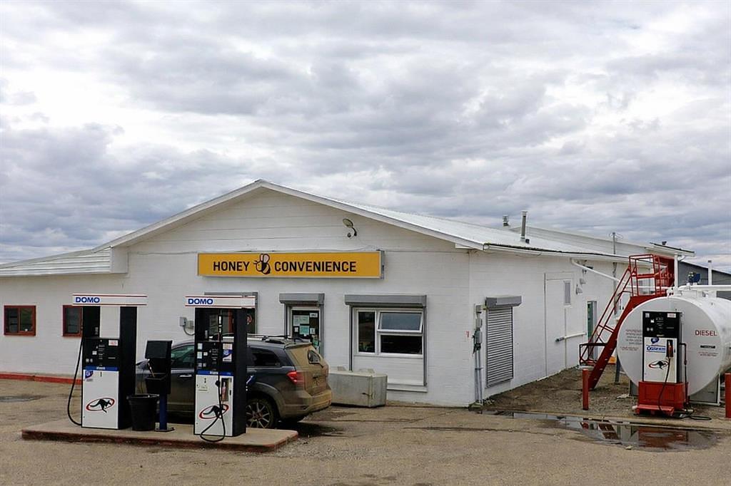 5002 48 Street, Sedgewick, AB