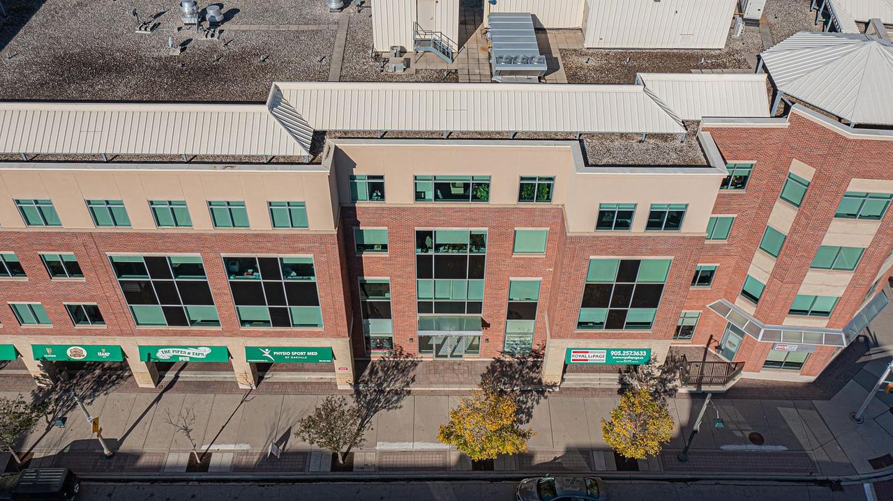 300 - 231 Oak Park Boulevard, Oakville, ON