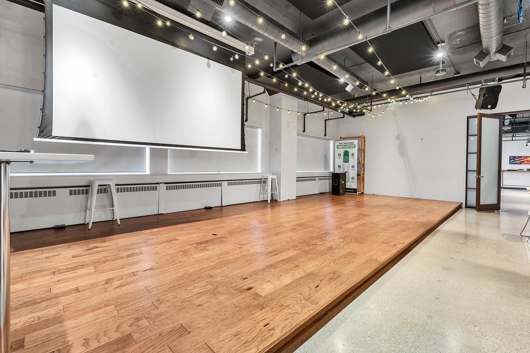 900 - 111 Peter Street, Toronto, ON