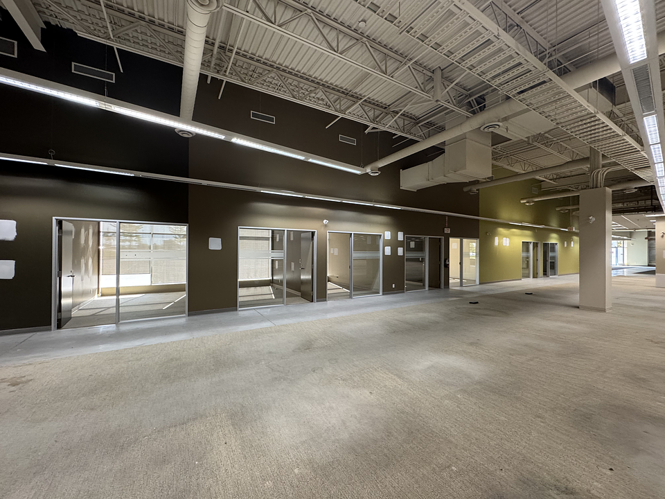 6 - 80 Courtneypark Drive West, Mississauga, ON
