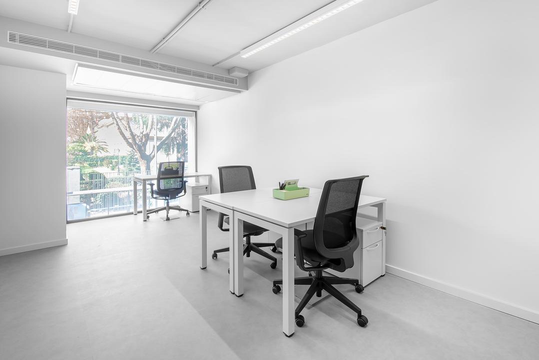 Beautifully designed office space rental for 4 persons in Spaces Queen West Toronto - 180 John St, Toronto, ON