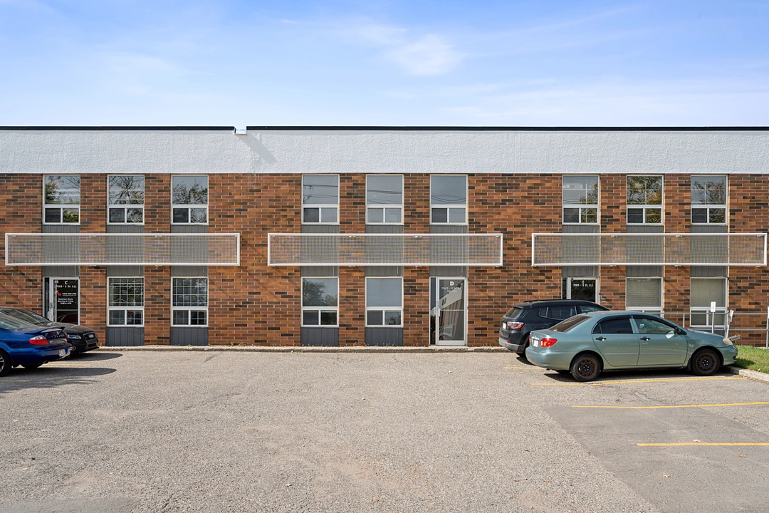 D - 7003 5 Street Southeast, Calgary, AB