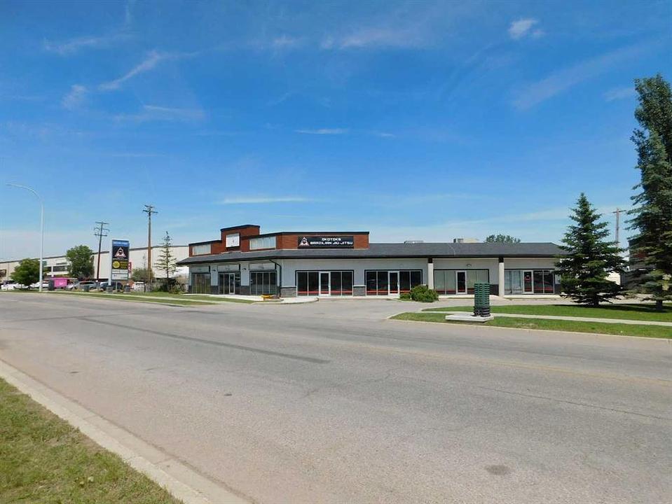 #2 - 220 North Railway Street, Okotoks, AB