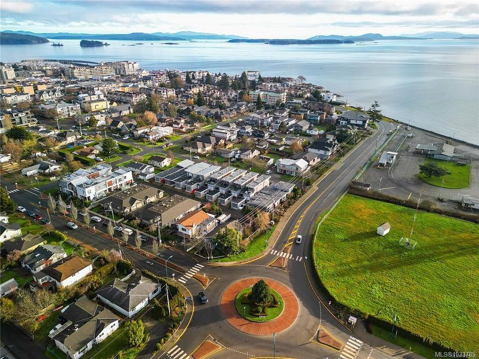 9601 Fifth Street, Sidney, BC