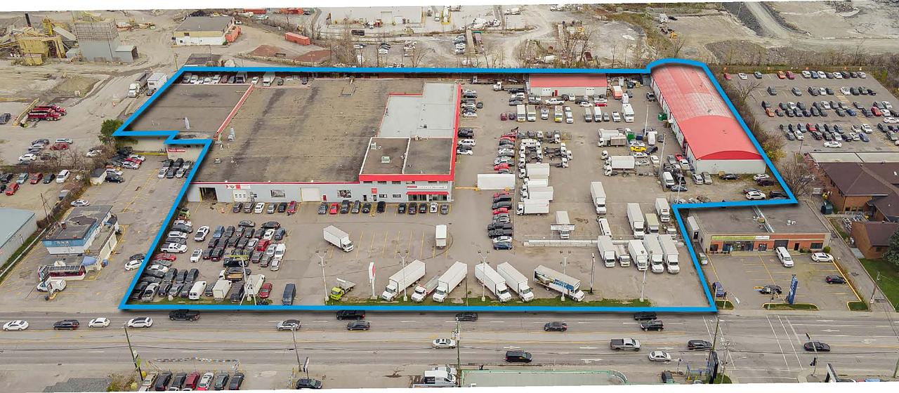 1385 Boulevard des Laurentides, Laval, QC