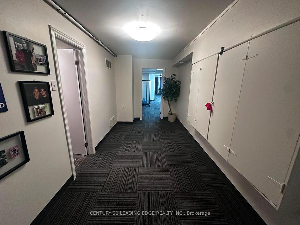 552 Sheppard Avenue West, Toronto, ON
