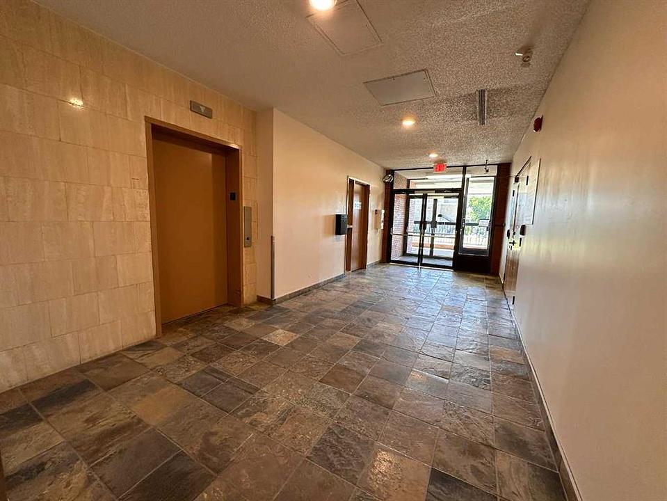 200 - 811 14 Street Northwest, Calgary, AB