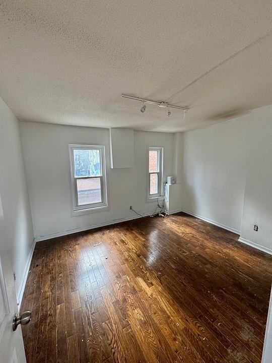 300 - 411 Queen Street West, Toronto, ON